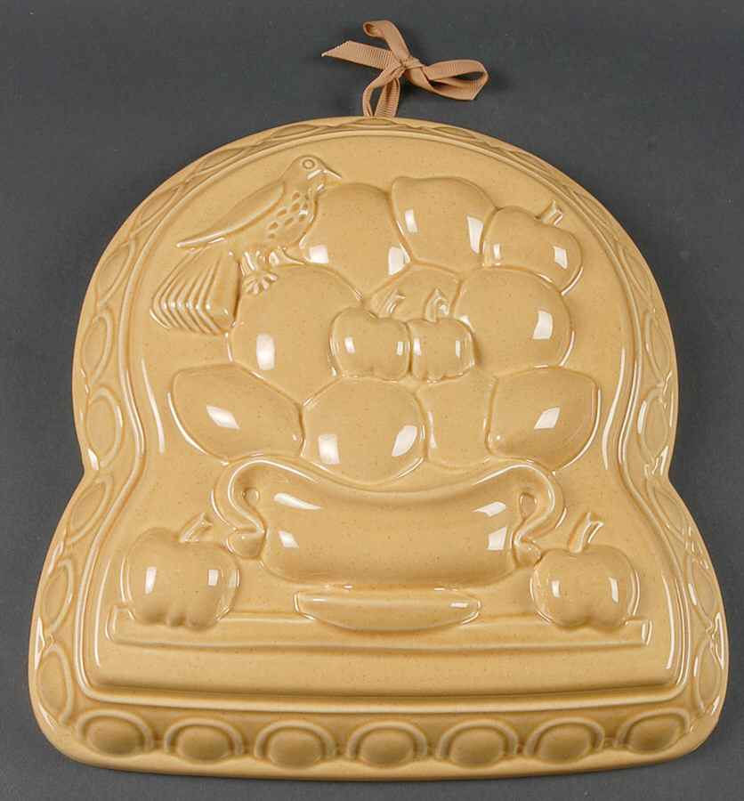 America (Discontinued 1989) Fruit Basket Mold by Pfaltzgraff-1