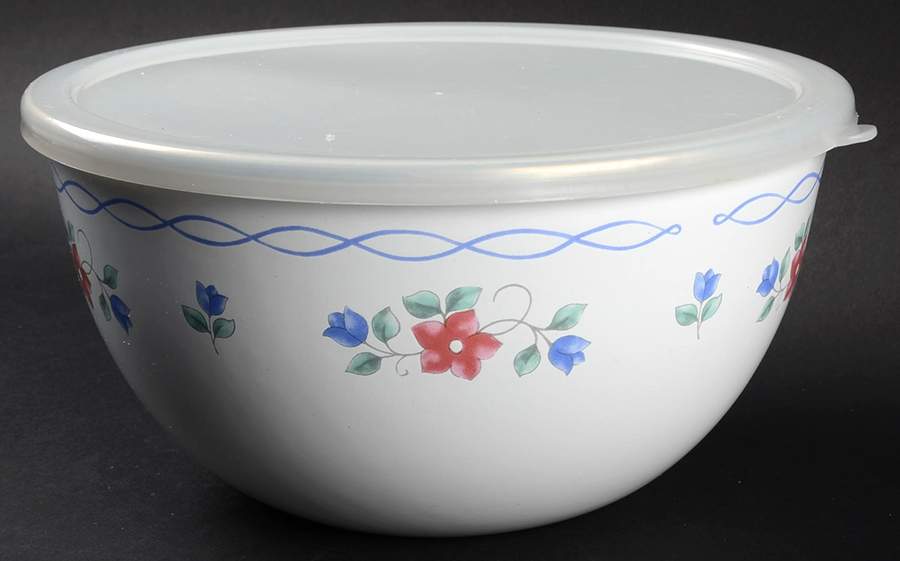 Bonnie Brae 8 3/4" Metal Bowl with Plastic Lid by Pfaltzgraff-1