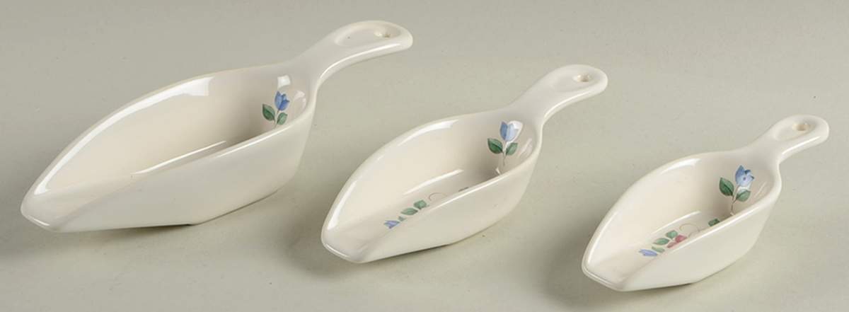 Bonnie Brae 3 Piece) Scoop Set with Large,Medium & Small Scoop by Pfaltzgraff-1