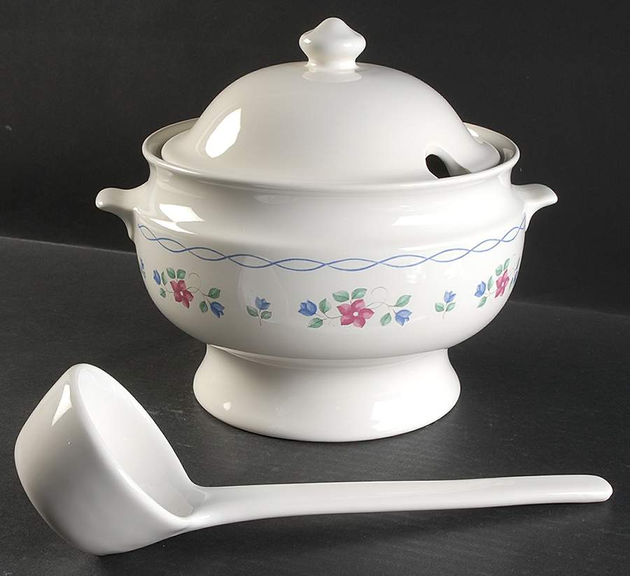 Bonnie Brae Tureen & Lid w/Ladle by Pfaltzgraff-1