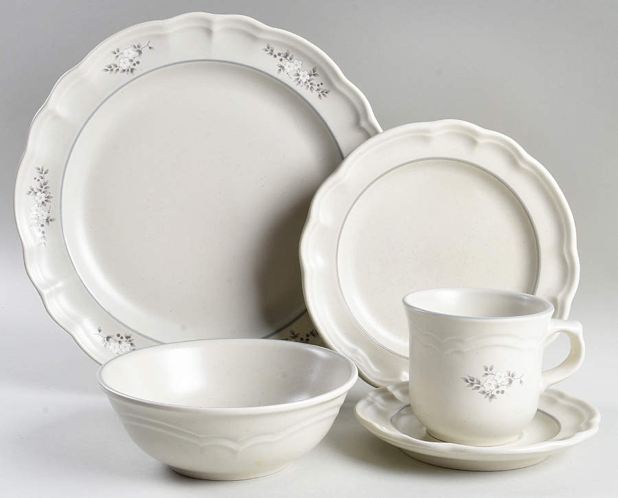 Heirloom 40 Piece Estate Set by Pfaltzgraff-1