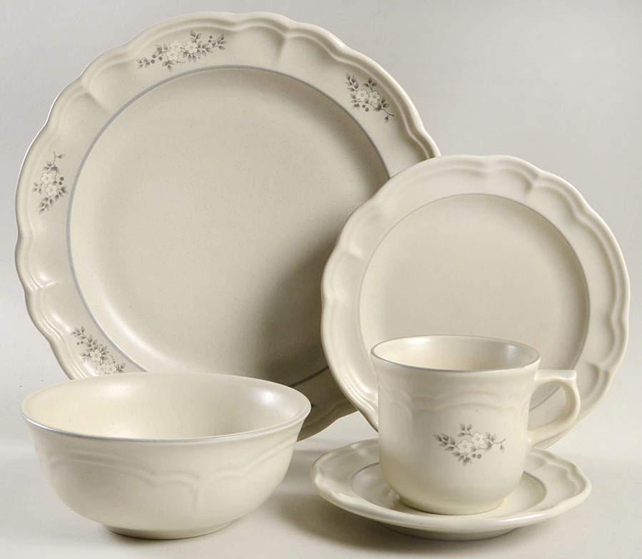 Heirloom 40 Piece Estate Set by Pfaltzgraff-1