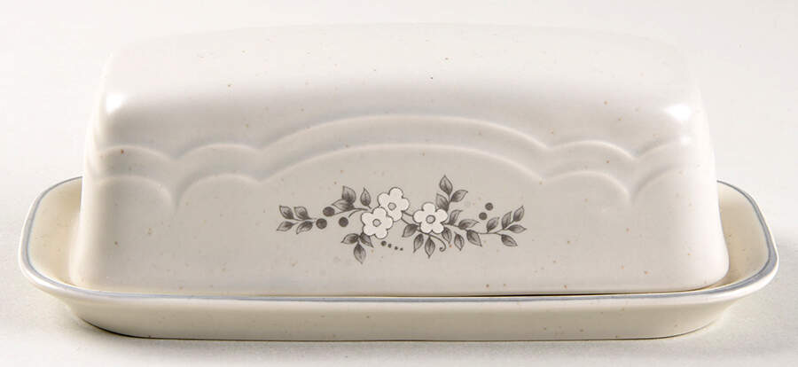 Heirloom 1/4 Lb Covered Butter by Pfaltzgraff-1