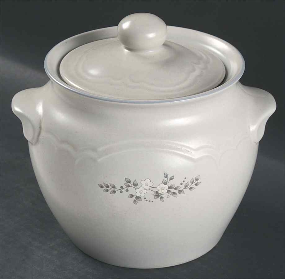Heirloom Bean Pot & Lid by Pfaltzgraff-1