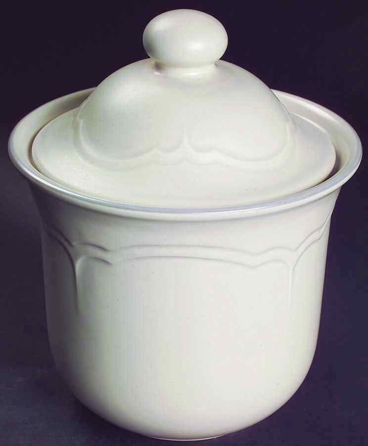 Heirloom Small Canister & Lid by Pfaltzgraff-1