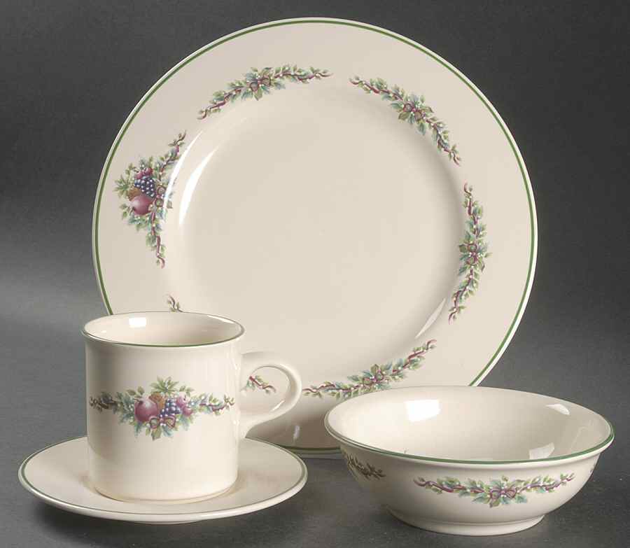 Holly Joy 4 Piece Place Setting by Pfaltzgraff-1