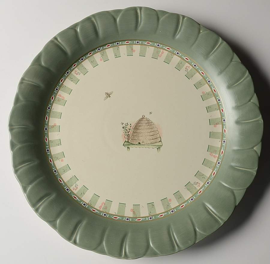 Naturewood 13" Flower Round Serving Platter by Pfaltzgraff-1