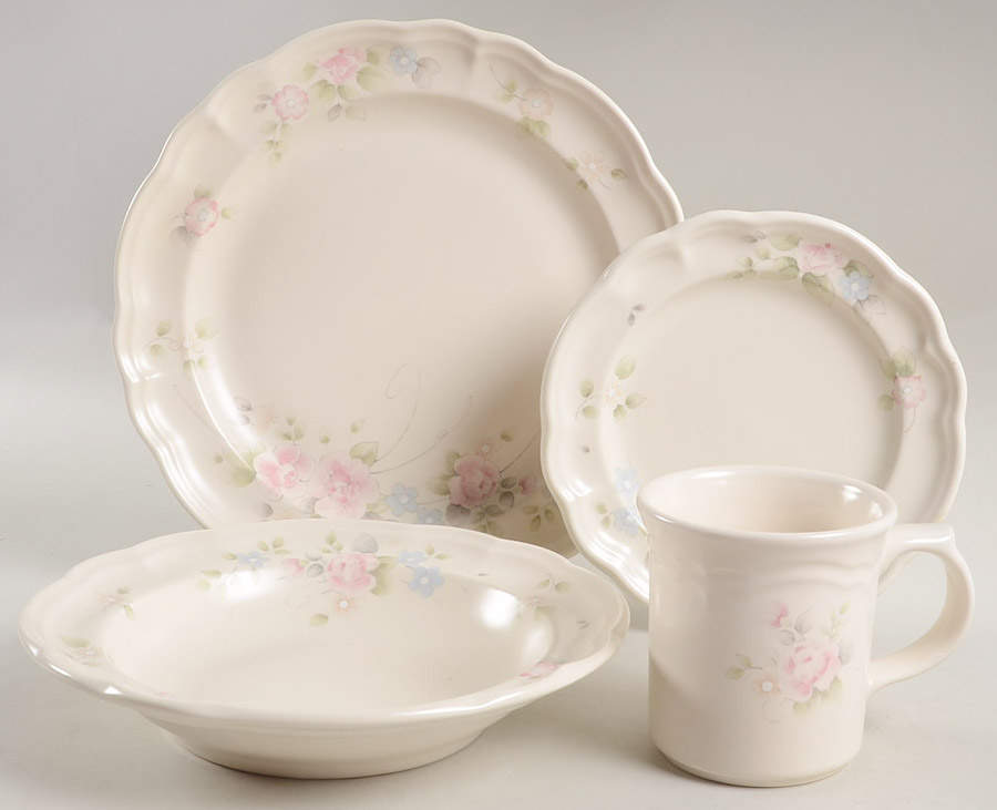 Tea Rose 4 Piece Place Setting by Pfaltzgraff-1