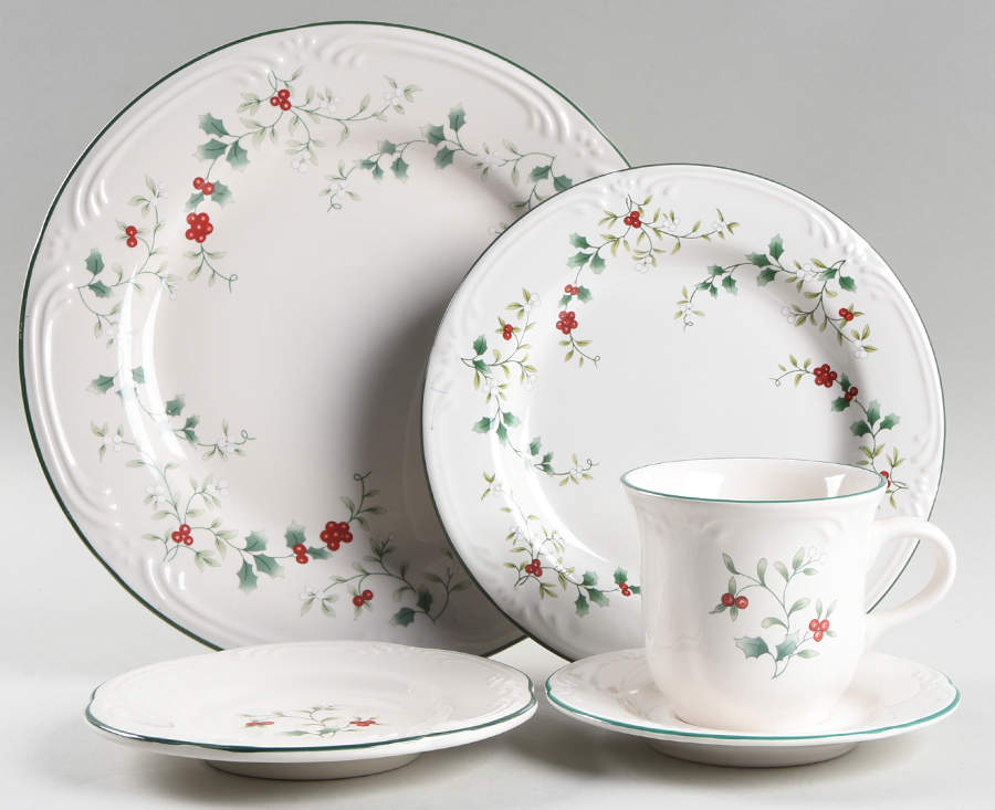 Winterberry 5 Piece Place Setting by Pfaltzgraff-1