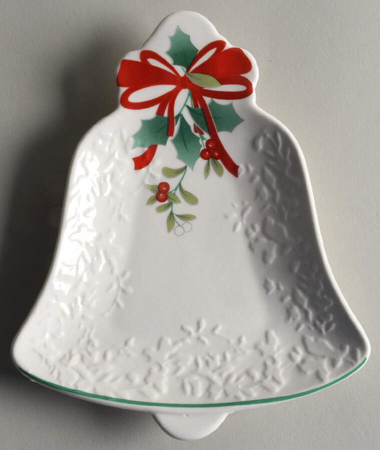 Winterberry Bell Shaped Plate by Pfaltzgraff-1