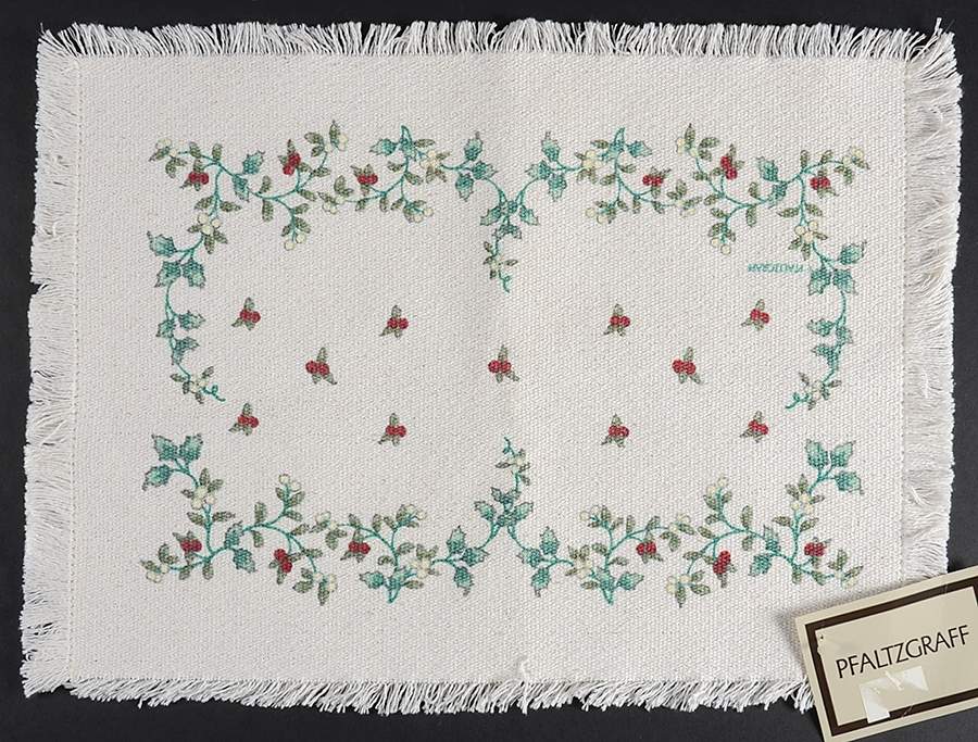 Winterberry Cloth Placemat by Pfaltzgraff-1