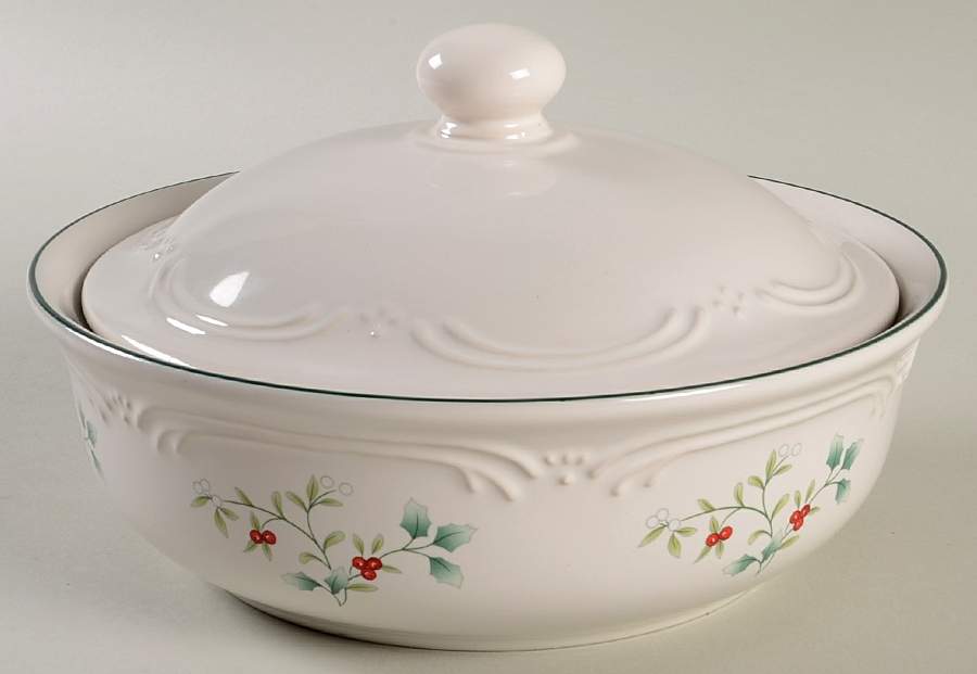 Winterberry 1 Qt Round Covered Casserole by Pfaltzgraff-1