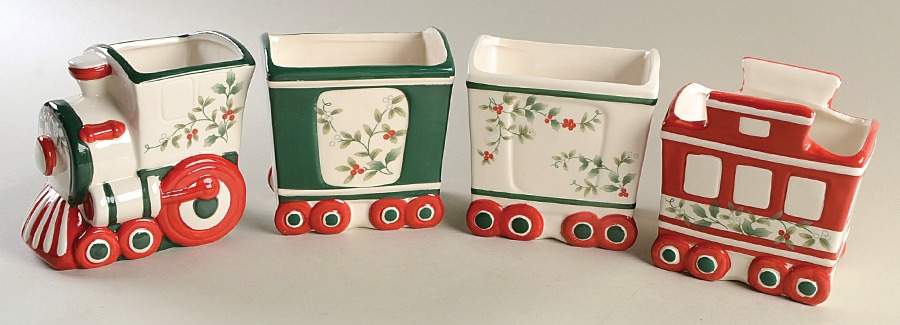Winterberry (4 Piece) Train Serving Bowl Set by Pfaltzgraff-1