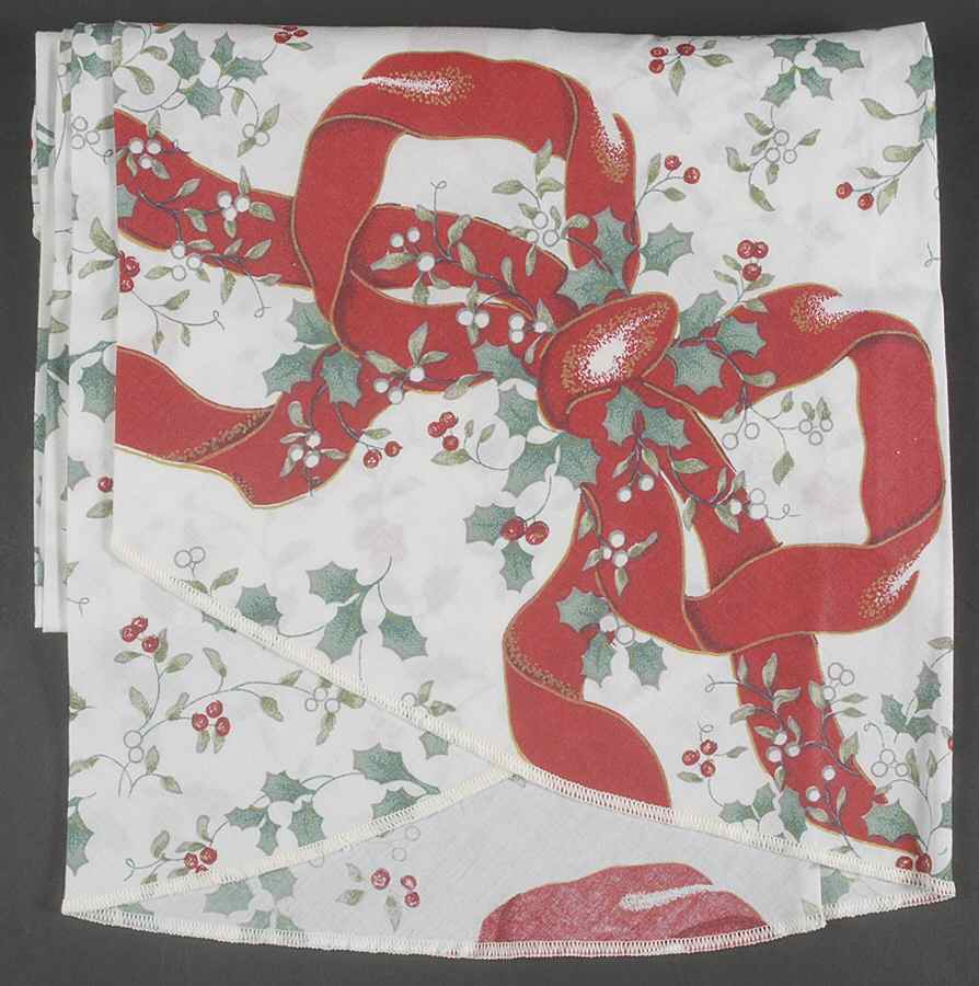 Winterberry 60" Round Tablecloth by Pfaltzgraff-1