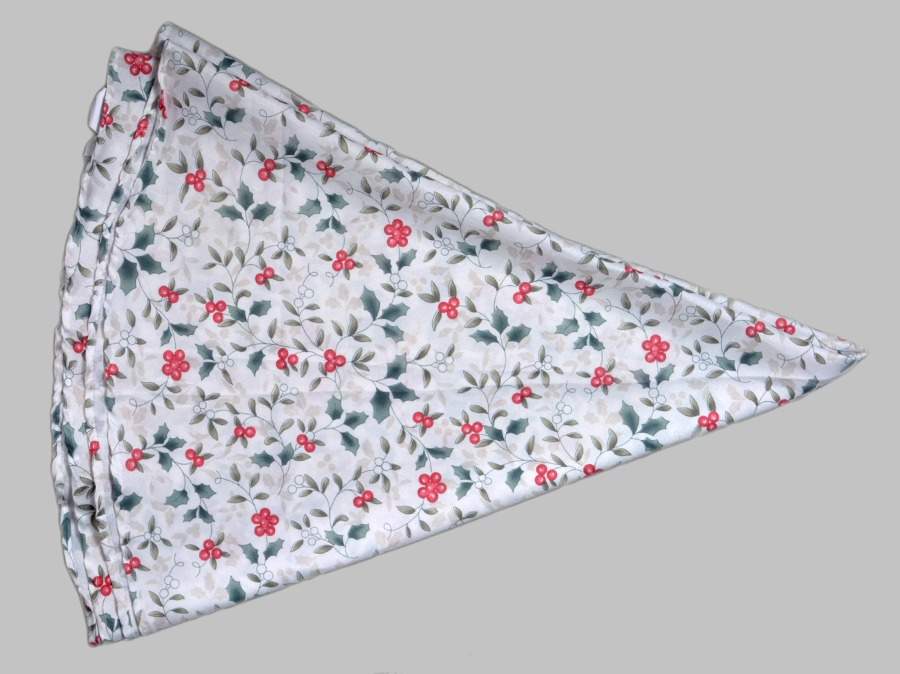 Winterberry 70" Round Tablecloth by Pfaltzgraff-1