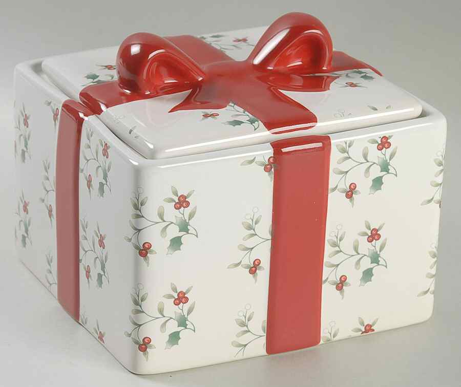 Winterberry Square Candy Box by Pfaltzgraff-1
