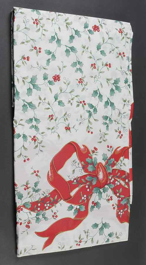 Winterberry 60" X 120" Oblong Tablecloth by Pfaltzgraff-1