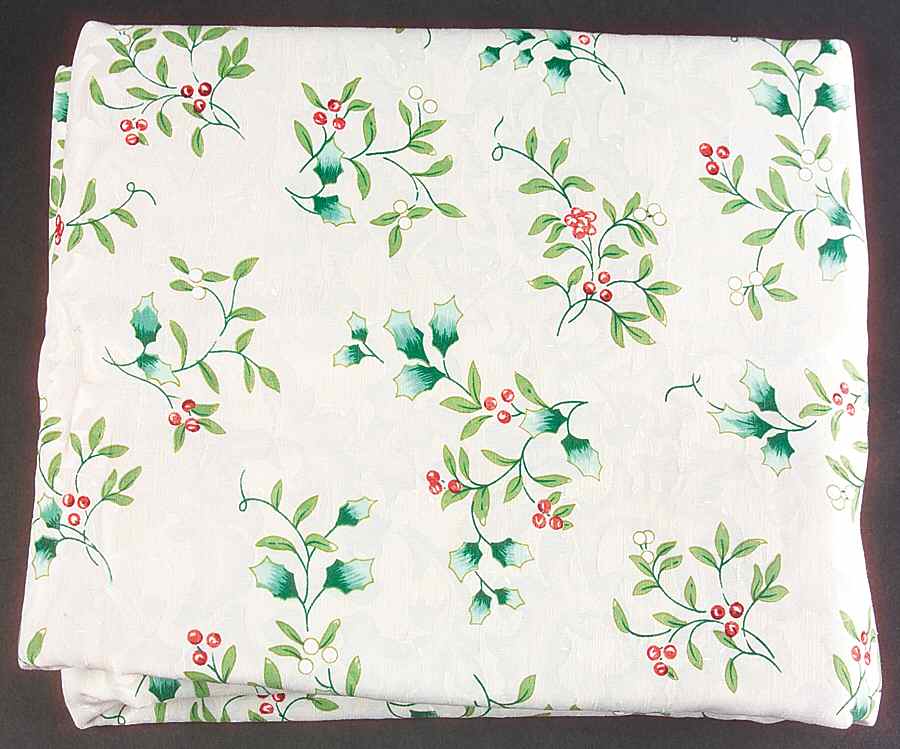 Winterberry 60" X 84" Oblong Tablecloth by Pfaltzgraff-1