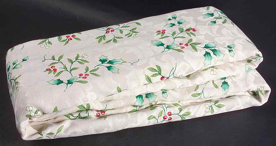 Winterberry Rectangular Tablecloth 60" X 102" by Pfaltzgraff-1