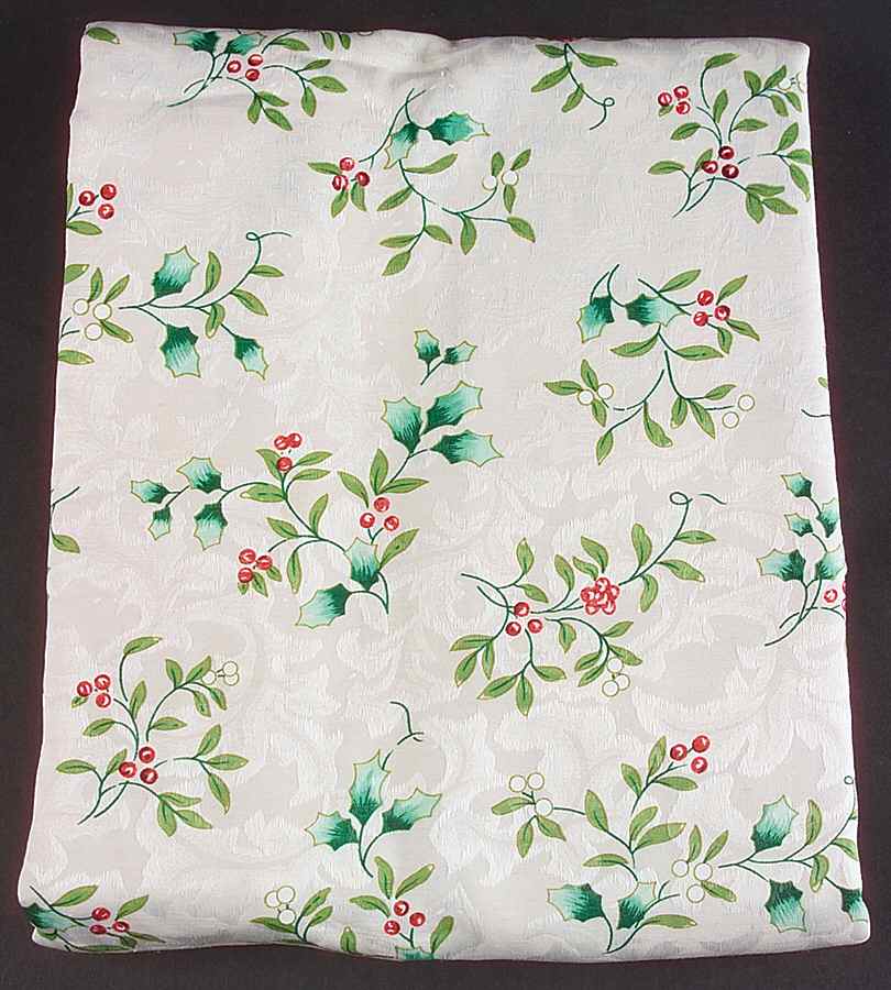 Winterberry 60" X 102" Oval Tablecloth by Pfaltzgraff-1