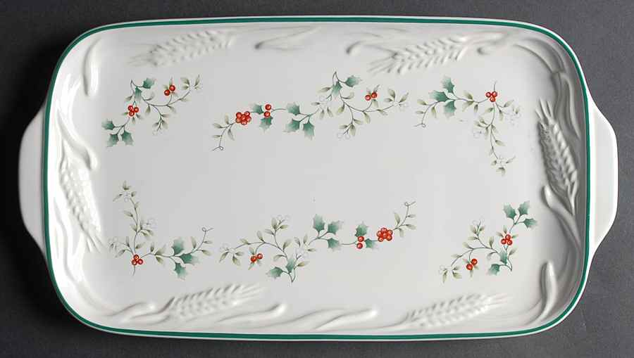Winterberry Bread Tray by Pfaltzgraff-1