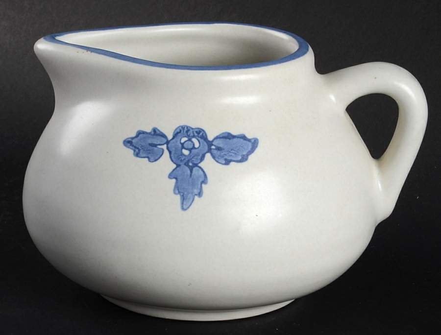Yorktowne Round Gravy Boat by Pfaltzgraff-1