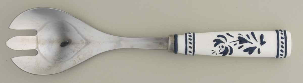 Yorktowne Salad Serving Fork with Stainless Prongs by Pfaltzgraff-1