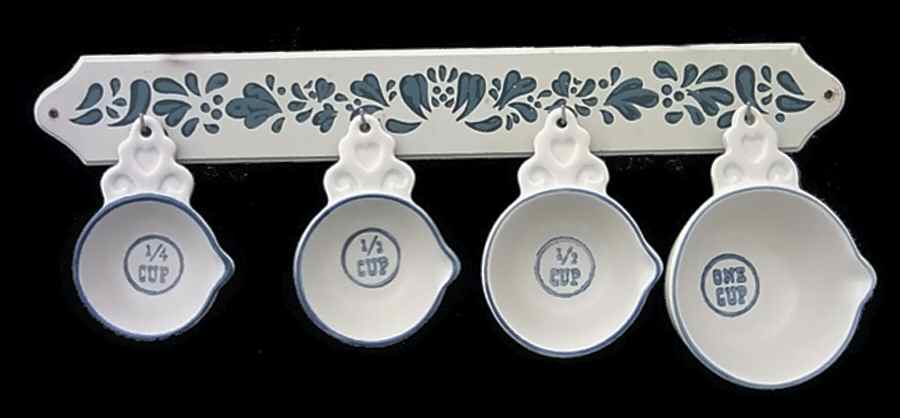 Yorktowne Measuring Cup Set & Rack by Pfaltzgraff-1