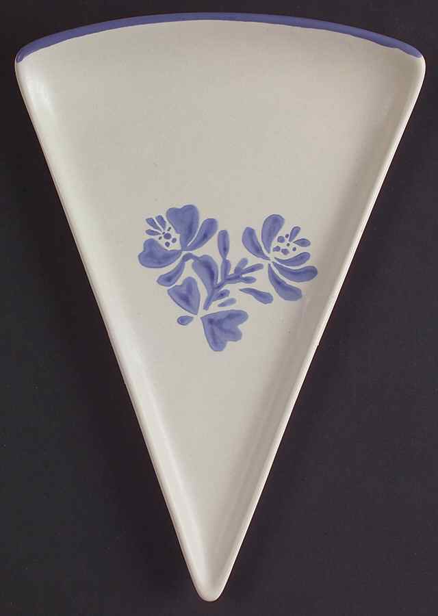 Yorktowne Triangular Shape Slice Plate by Pfaltzgraff-1