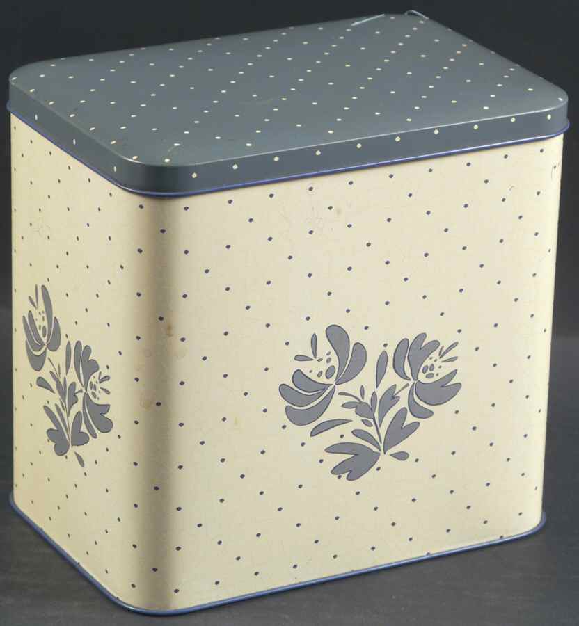 Yorktowne 6 1/4" Nested Hingeled Storage Tin by Pfaltzgraff-1