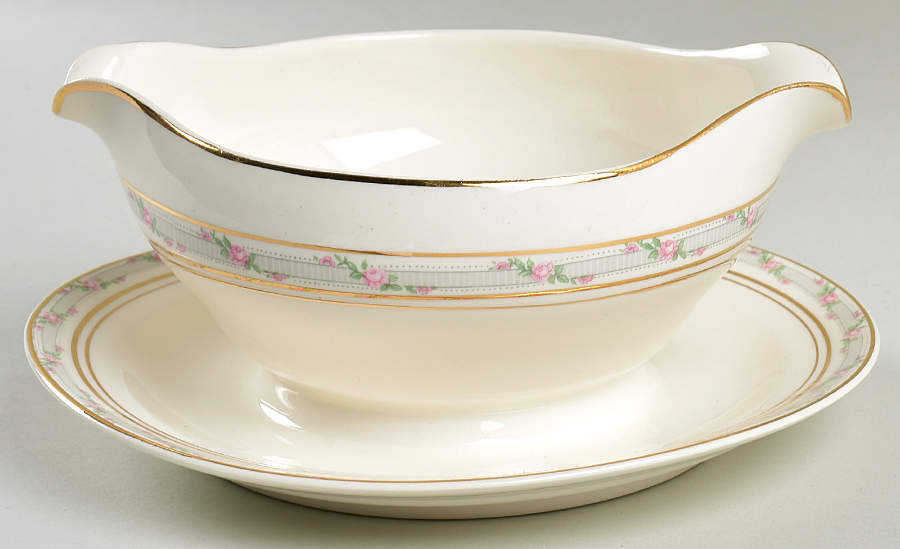 La Belle Gravy Boat with Attached Underplate by Pope Gosser-1