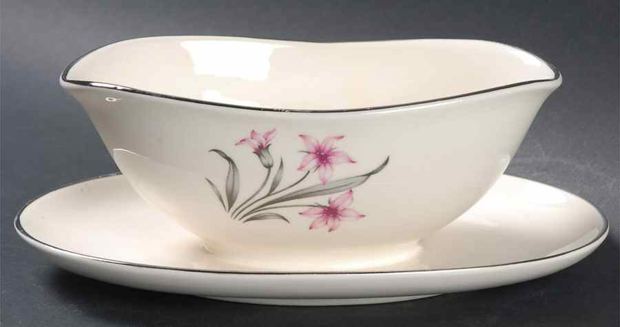 Sharon Gravy Boat with Attached Underplate by Pope Gosser-1