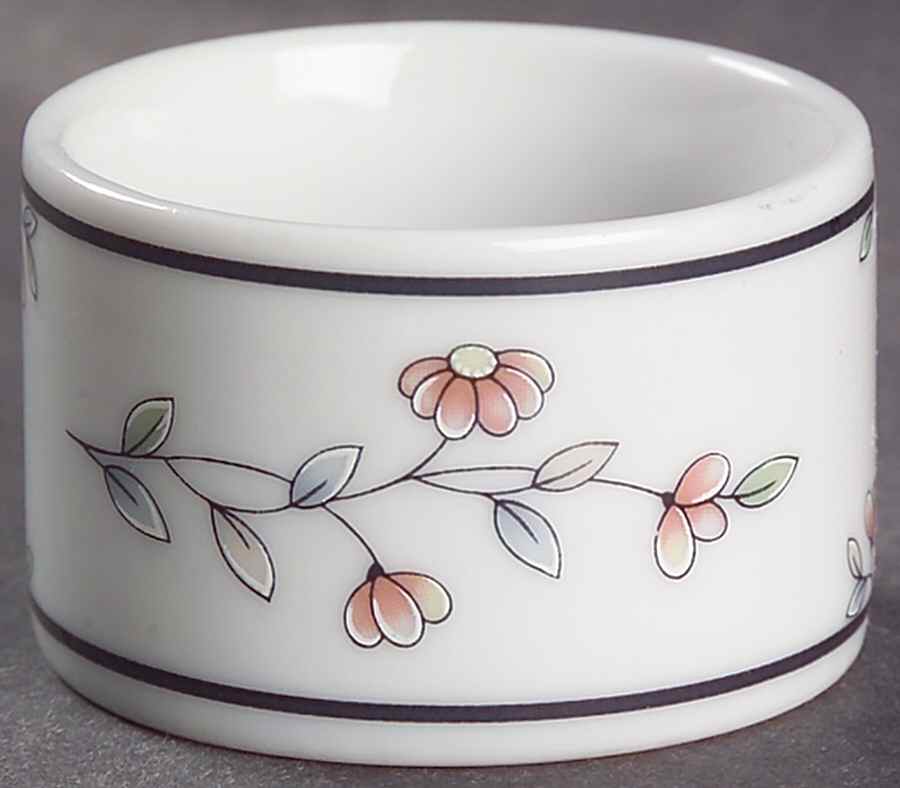Heritage Blossom Napkin Ring by Princess House-1