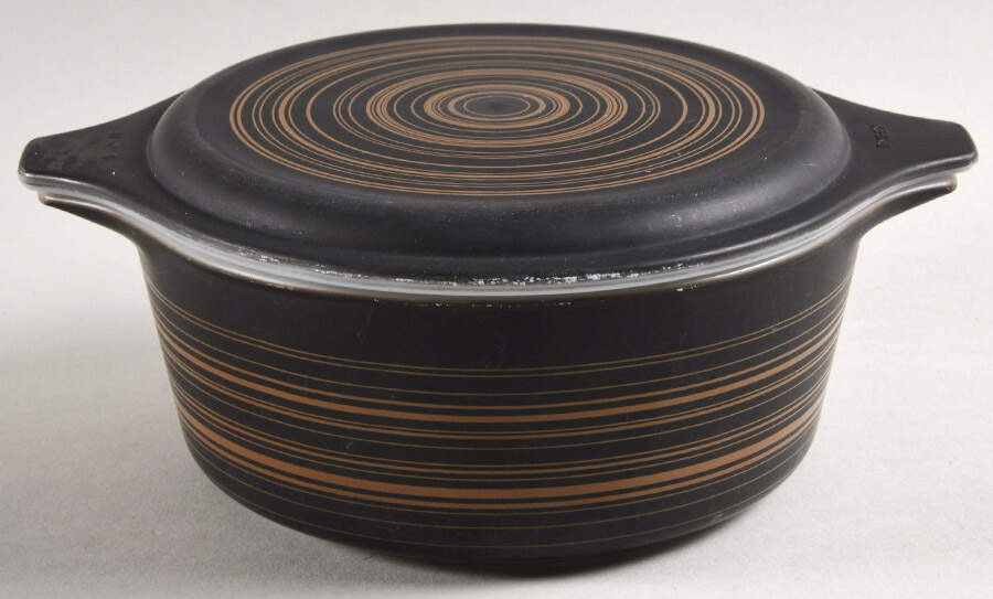Terra 1.50 Pt Round Covered Casserole by Pyrex-1