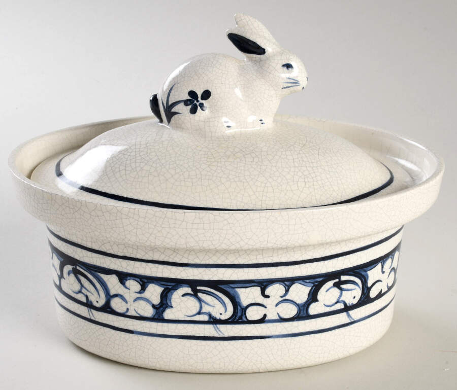 Dedham Rabbit 1 Quart Oval Covered Casserole by Potting Shed-1