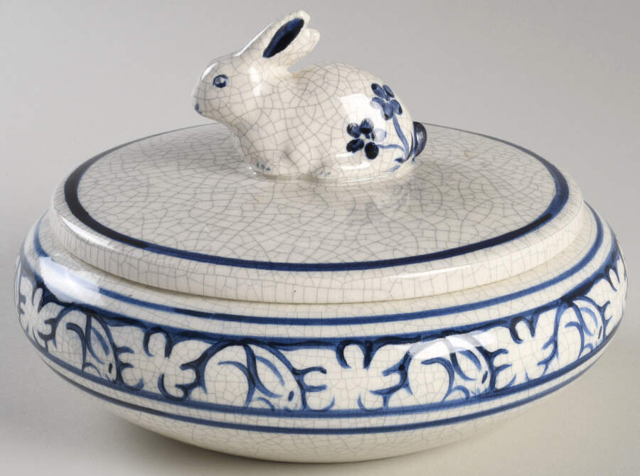 Dedham Rabbit 7" Round Box & Lid by Potting Shed-1