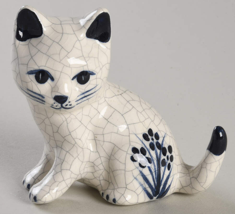 Dedham Rabbit Cat Figurine by Potting Shed-1