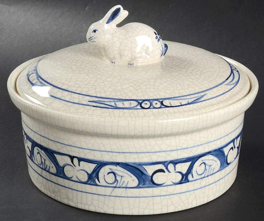 Dedham Rabbit 1.75 Qt Round Covered Casserole by Potting Shed-1