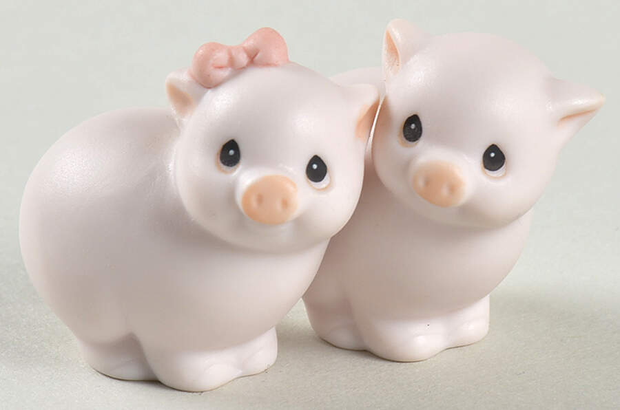 Pigs-Noahs Ark Cracked Egg - Pigs - Egg Trademark, No Box by Precious Moments-1