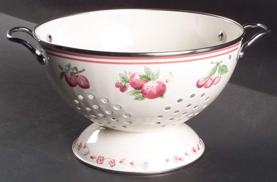Delicious 3 Quart Metal Colander by Pfaltzgraff-1