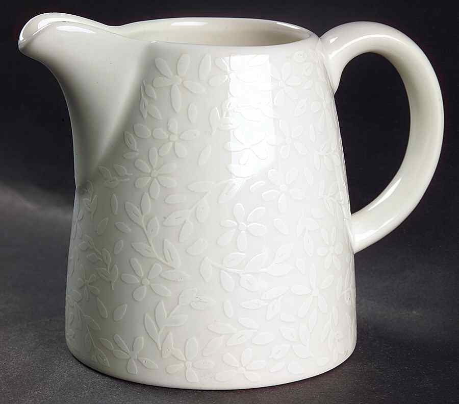 Delicato Creamer by Pfaltzgraff-1