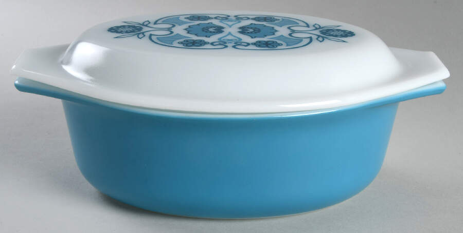 Horizon 1.5 Quart Oval Covered Casserole by Pyrex-1