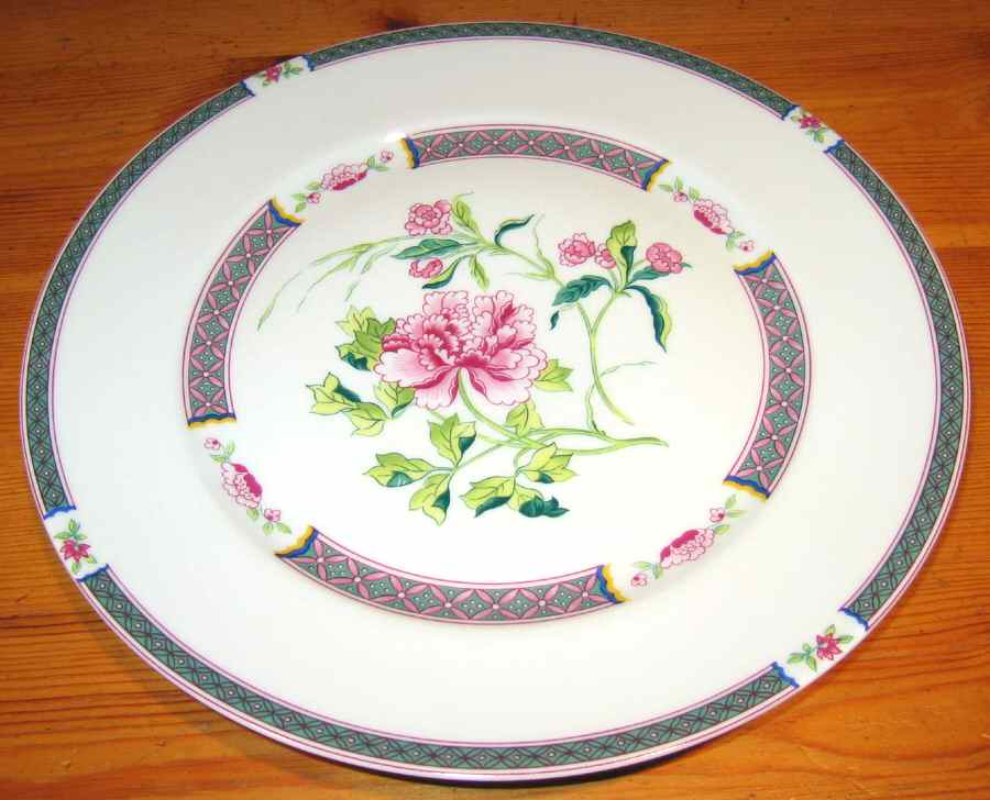 Chine Imperiale Dinner Plate by Porcelaine de la Licorne-1