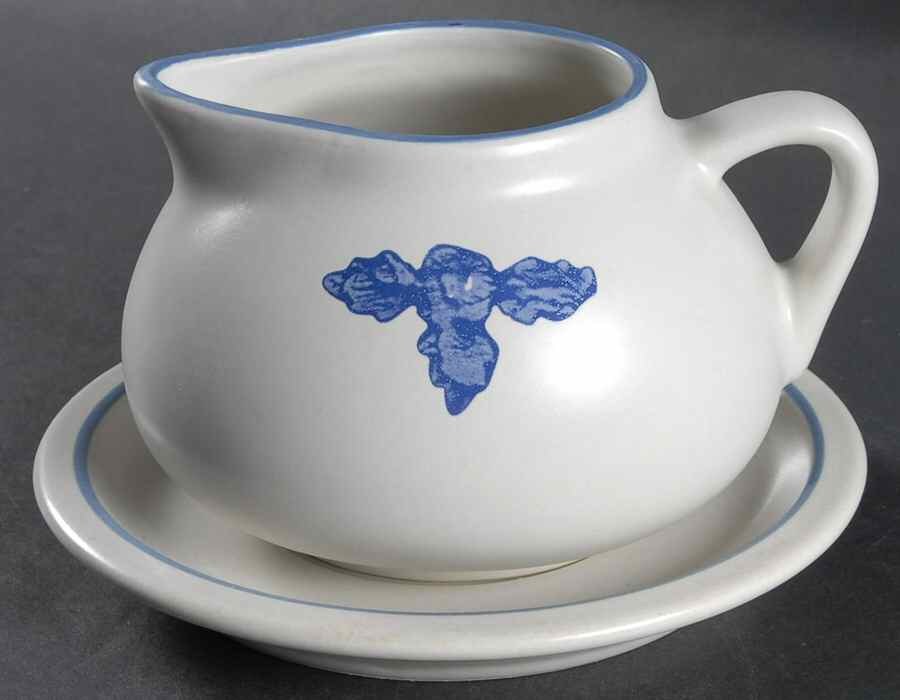 Yorktowne Gravy Boat & Underplate by Pfaltzgraff-1