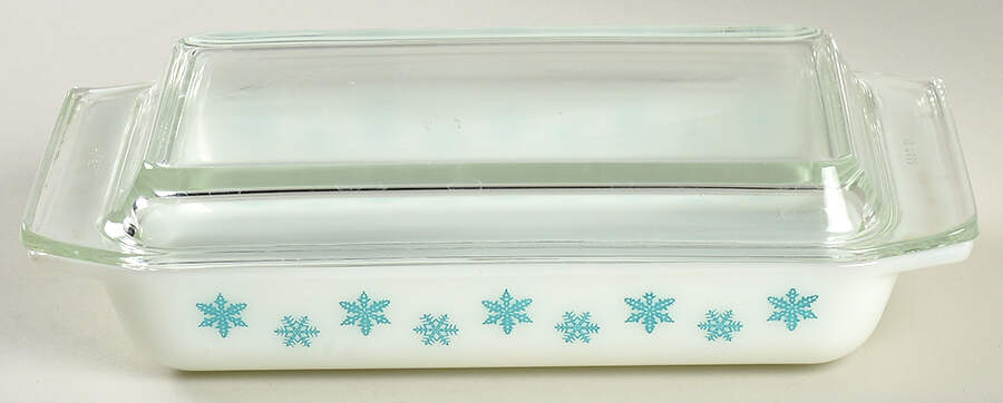 Snowflake White 1.25 Qt Rectangular Covered Casserole by Pyrex-1