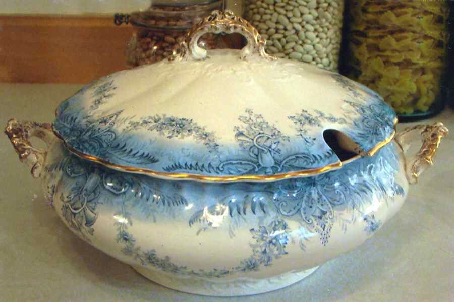 Aquilla Blue (Gold Trim) Tureen &  Lid by Pitcairns-1