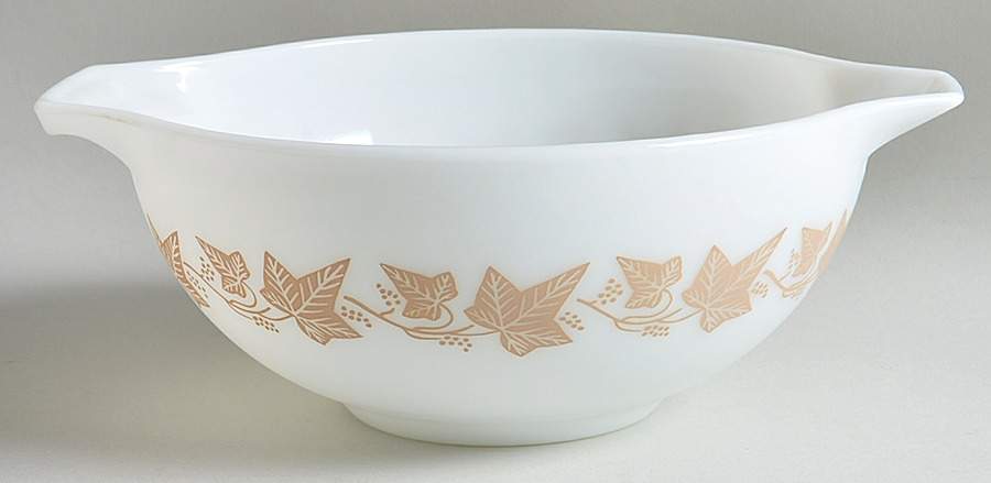 Sandalwood 10" Cinderella Mixing Bowl by Pyrex-1