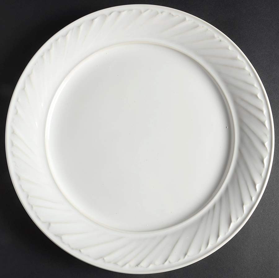 Corinth Dinner Plate by Simon Pearce-1