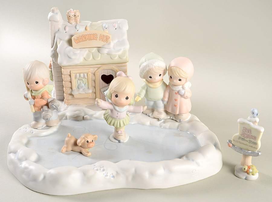 Sugar Town Skating Pond Set Heart-Skating Pond-7 Pc Set - Heart Trademark, No Box by Precious Moments-1