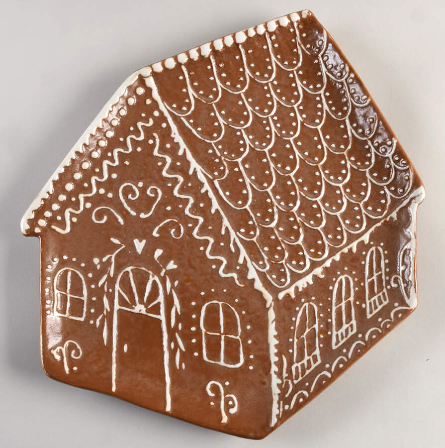 Gingerbread 14" Figural Platter by Pottery Barn China-1